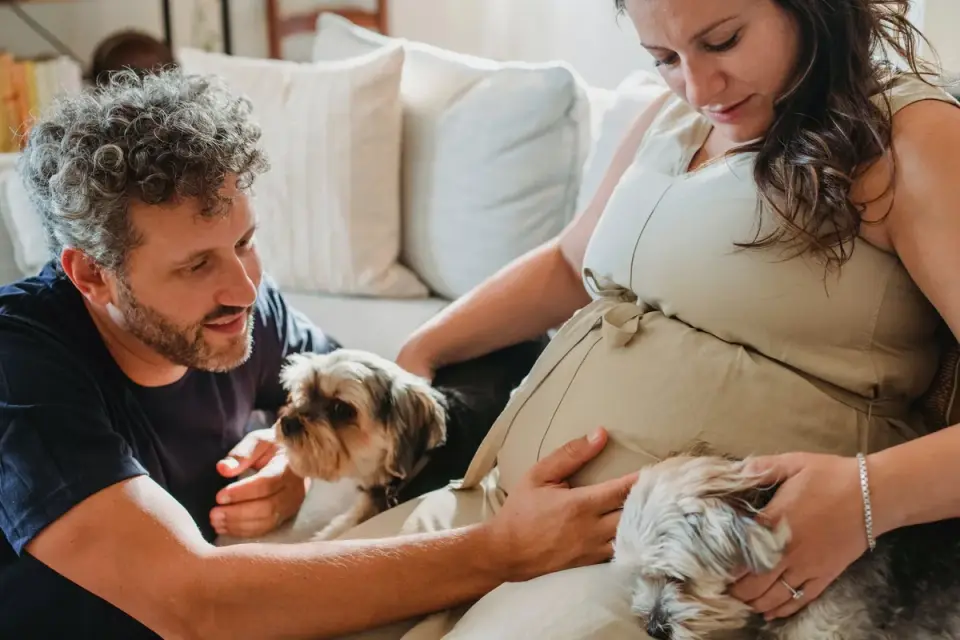 A veterinarian showing a supplement label to a dog owner during a consult